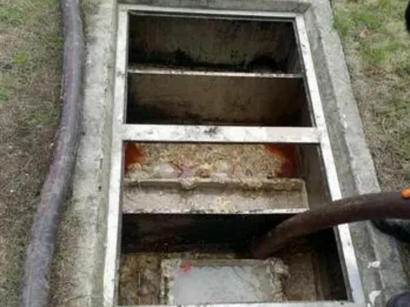 万城镇隔油池清理